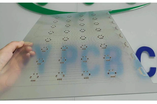 透明性プリント基板テクノロジー（2025年）：電子デザインの革命